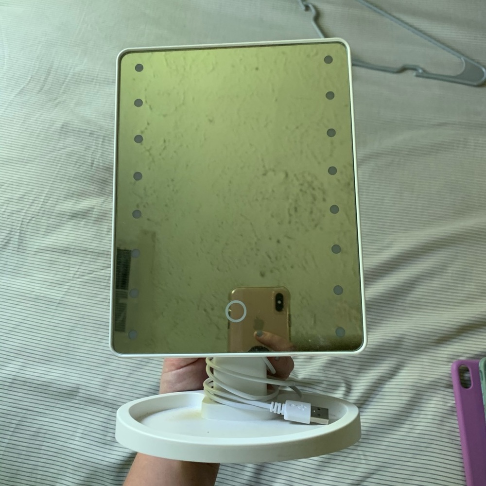 Makeup LED mirror